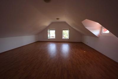 Casă cu 4 camere cu Teren 2900 Mp în Central - 1