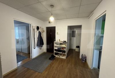 Apartament cu 4 camere decomandat, mobilat în Progresul