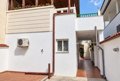 Casă cu Teren 250 Mp în Tei