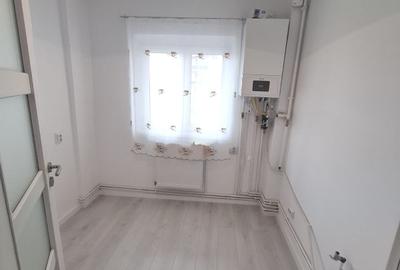 Apartament cu 2 camere decomandat în Hipodrom 1 - 3