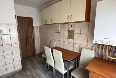Apartament cu 3 camere decomandat în Fetești-Gară - 1