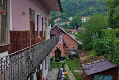 Casă cu 3 camere în Șimleu Silvaniei