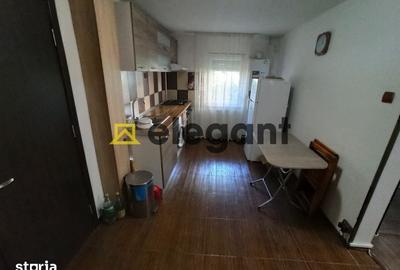Apartament cu 3 camere decomandat în Rovine