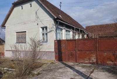 Casă individuală cu 5 camere cu Teren 1800 Mp în Buteni