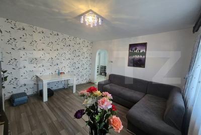 Apartament cu 3 camere decomandat, mobilat în Micro 4