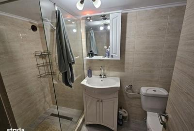 Casă cu 4 camere în Sub Coastă