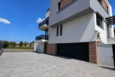 Casă cu 4 camere în Dezmir