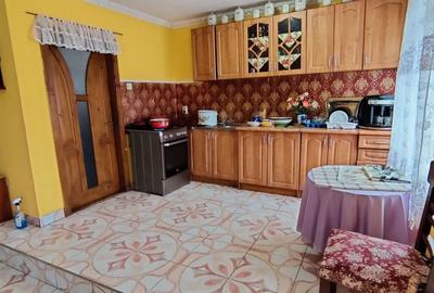 Casă cu 5 camere cu Teren 2000 Mp în Central