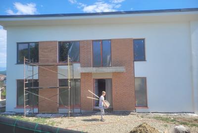 Casă cu 4 camere în Central - 2