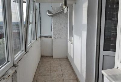 Apartament cu 3 camere decomandat în Milcov