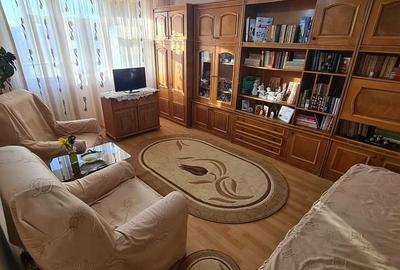 Apartament cu 3 camere decomandat în Giurgiului