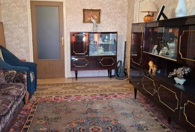 Apartament cu 3 camere semidecomandat în Exterior Vest
