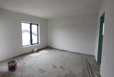 Casă cu 5 camere cu Teren 300 Mp în Central