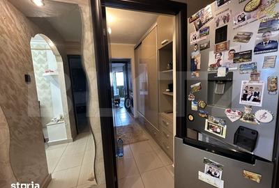 Apartament cu 3 camere decomandat în 9 Mai