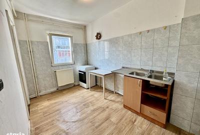 Apartament cu 2 camere decomandat în Narcisa