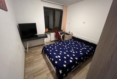 Apartament cu 3 camere semidecomandat în Central