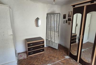Casă cu 3 camere cu Teren 1000 Mp în Curătești