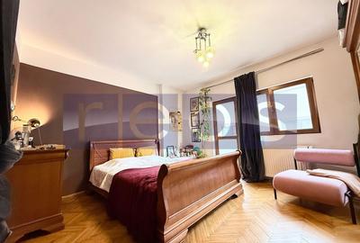 Apartament cu 4 camere semidecomandat, mobilat în P-ța Romană