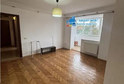 Apartament cu 3 camere semidecomandat, mobilat în Ștefan cel Mare