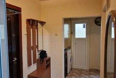 Apartament cu 2 camere decomandat în CET - 6