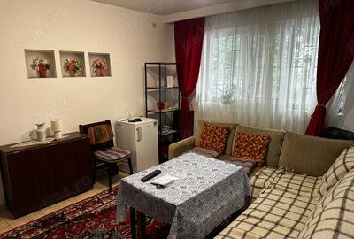 Apartament cu 2 camere decomandat în P-ța Victoriei - 1