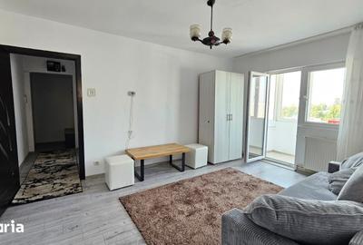Apartament cu 2 camere semidecomandat în Tractorul