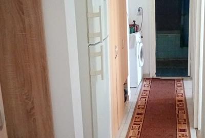Apartament cu 3 camere decomandat în Văleni - 1