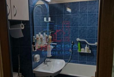 Apartament cu 3 camere decomandat în Metalurgie