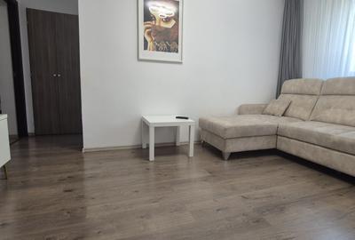 Apartament cu 3 camere semidecomandat în Vitan
