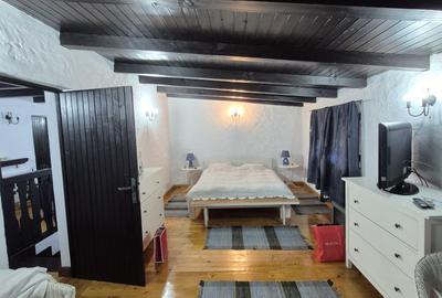 Casă cu 4 camere cu Teren 1600 Mp în Central