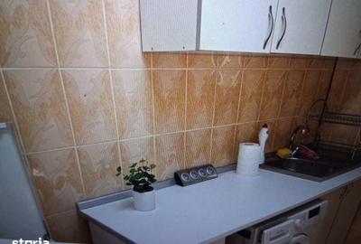 Garsonieră decomandată în Tei