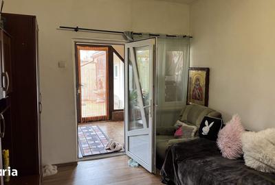 Casă cu 6 camere cu Teren 1072 Mp în Central
