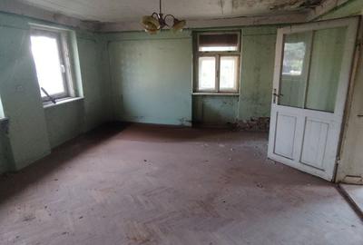 Casă cu 4 camere cu Teren 1554 Mp în Central