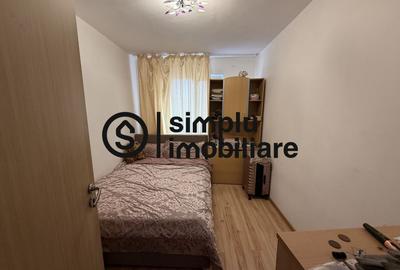 Apartament cu 3 camere semidecomandat, mobilat în Craiovița Nouă