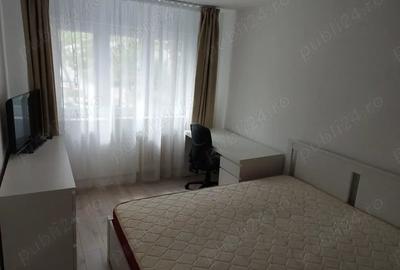 Apartament cu 3 camere decomandat în Exterior Vest