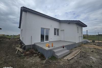 Casă cu 3 camere în Central