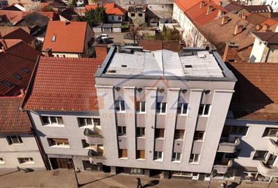 Apartament cu 3 camere decomandat în Orașul Vechi