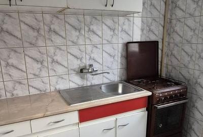 Garsonieră decomandată în Titan