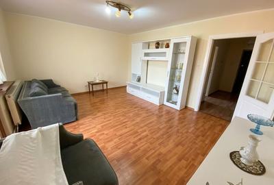 Apartament cu 3 camere în Județean