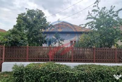 Casă cu 3 camere cu Teren 595 Mp în Central