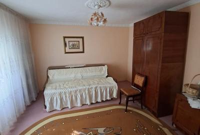 Casă cu 4 camere în Vasile Alecsandri