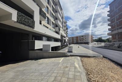 Apartament cu 2 camere semidecomandat în 13 Decembrie