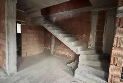Casă cu 4 camere cu Teren 750 Mp în Central