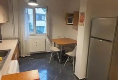 Apartament cu 3 camere semidecomandat în Titan