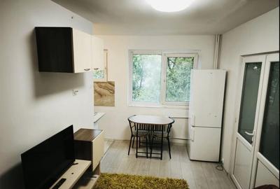 Apartament cu 2 camere nedecomandat, mobilat în Podu Roș