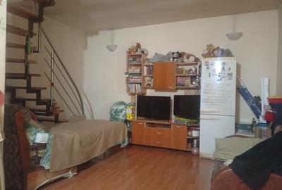 Apartament cu 3 camere semidecomandat în Dosu Bricii