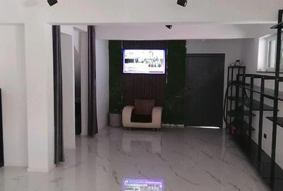 Spațiu comercial, de 80 mp, în Central - 4
