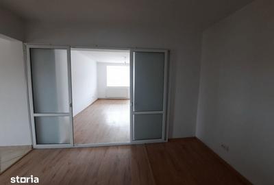 Apartament cu 3 camere în Mărăței