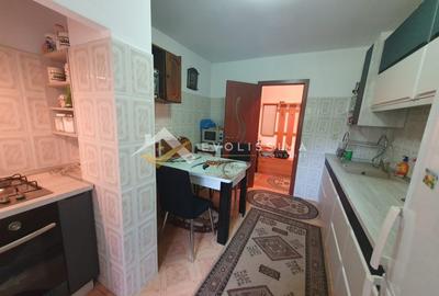 Apartament cu 3 camere decomandat, mobilat în Tractorul - 3