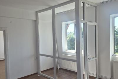 Apartament cu 2 camere decomandat în Tractorul